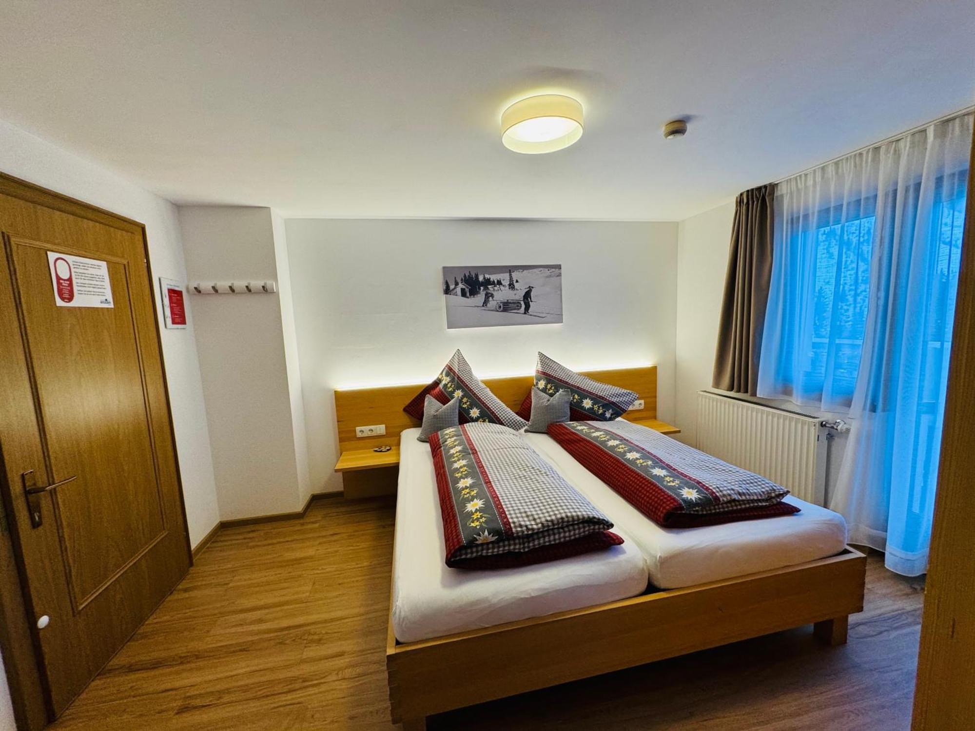 Hotel Garni Enzian Damuels Bagian luar foto